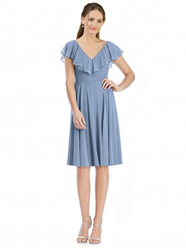 Staubiges Blau A-Linien V-Ausschnitt Knielang Cocktail Chiffon Kurze Brautjungfernkleider Verkauf